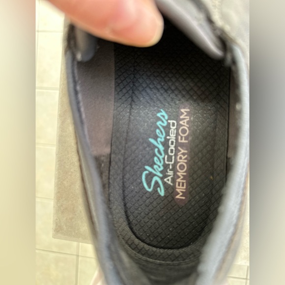 Skecher’s charcoal gray sneakers size 9 - Picture 7 of 8